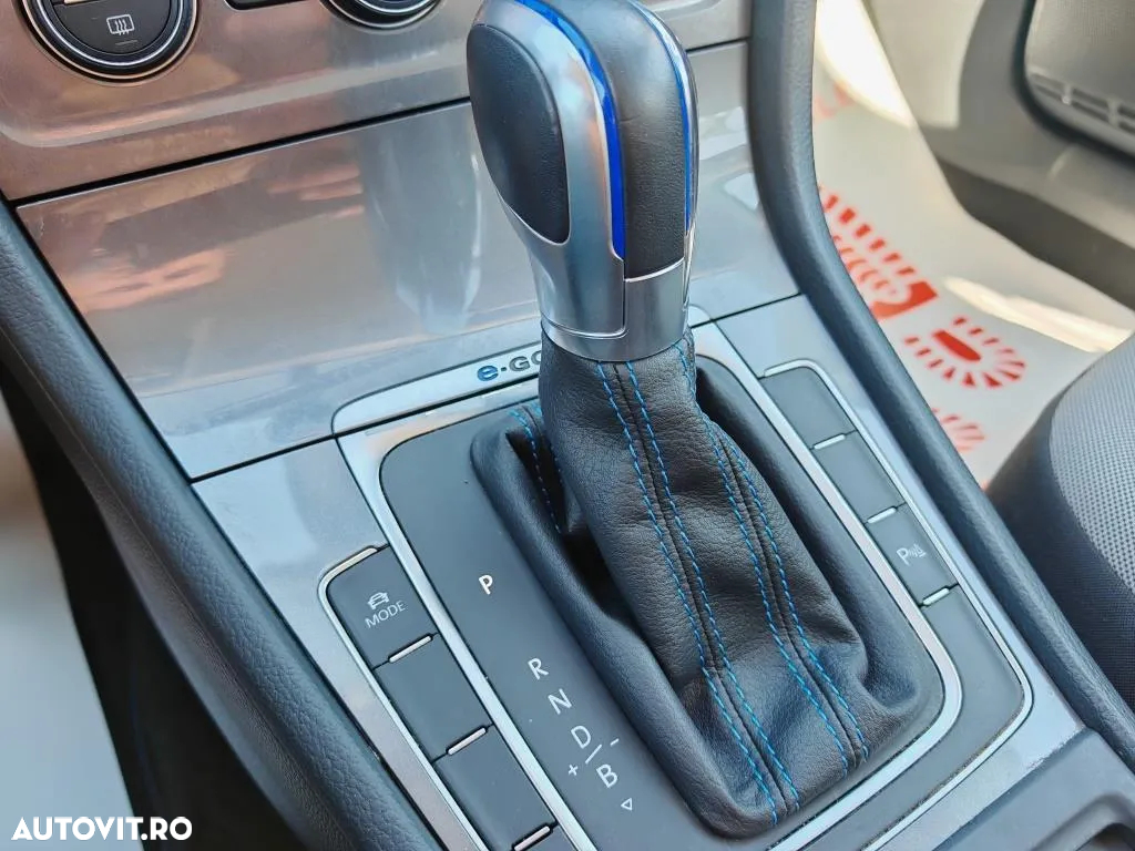 Volkswagen Golf e-Golf - 11