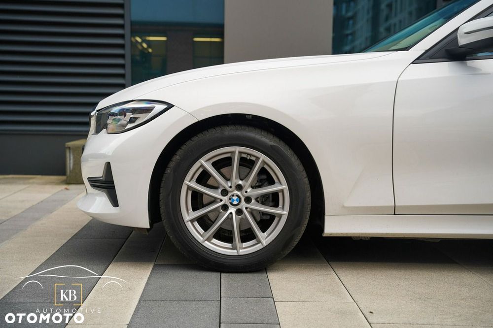 BMW Seria 3 318i - 40