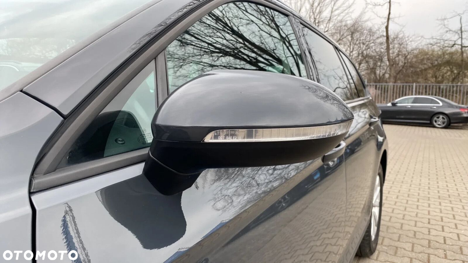 Volkswagen Passat - 11