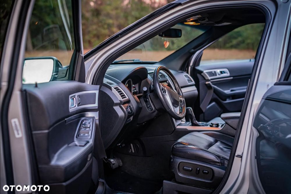Ford Explorer - 26
