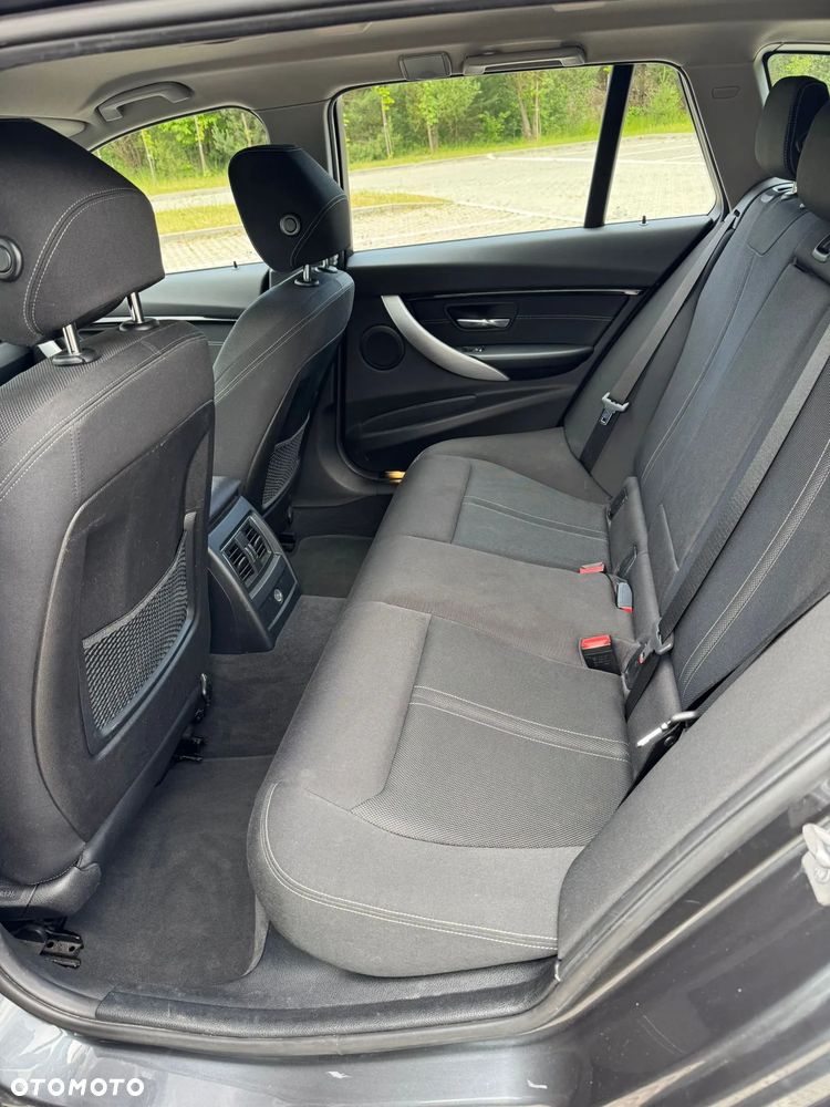 BMW Seria 3 320d Sport Line - 17