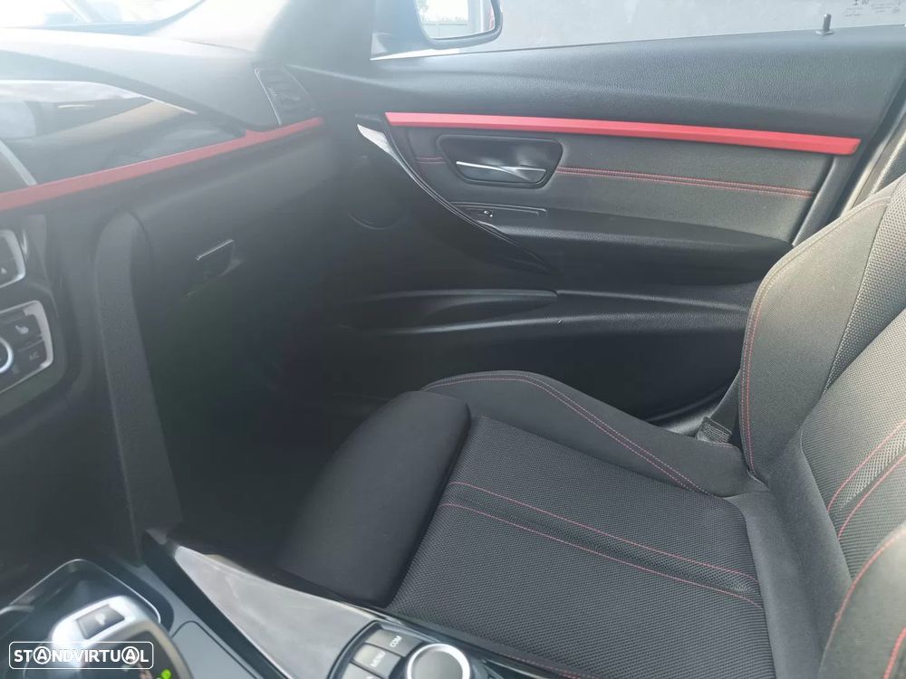 BMW 320 d Aut. Sport Line - 26