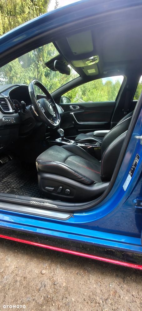 Kia Ceed - 8