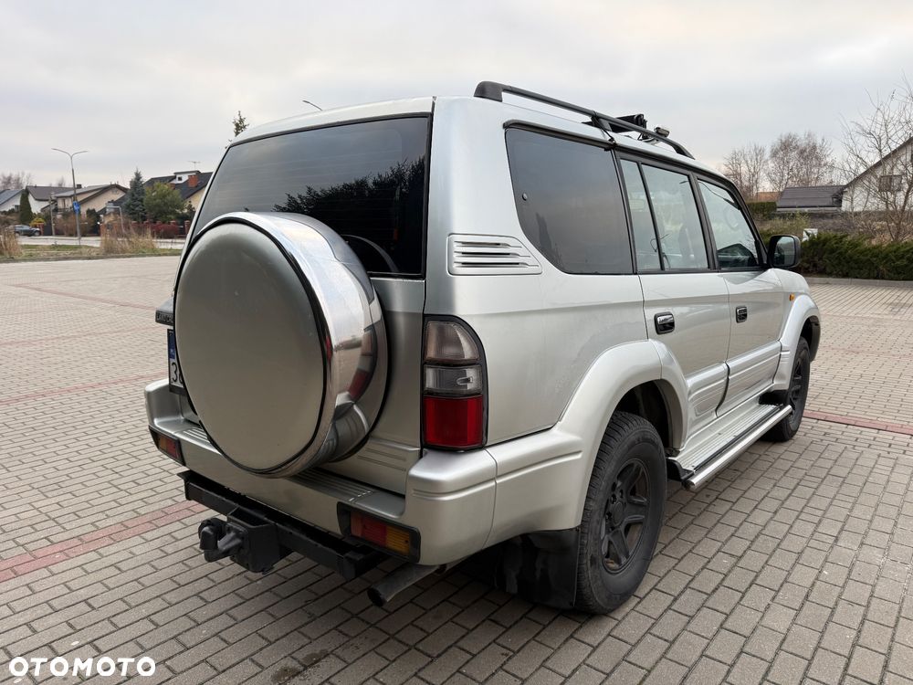 Toyota Land Cruiser - 4