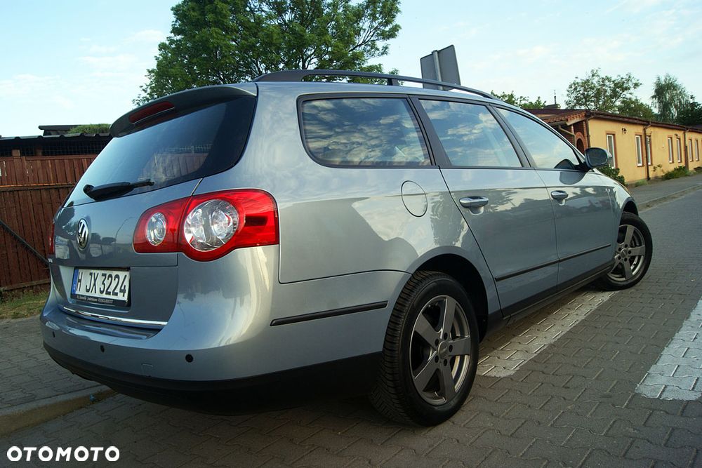 Volkswagen Passat 2.0 TDI DPF BlueMotion Technology Comfortline - 17