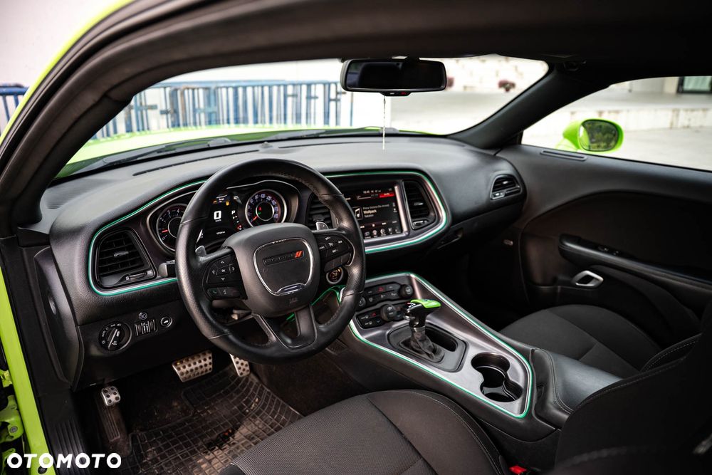 Dodge Challenger - 15
