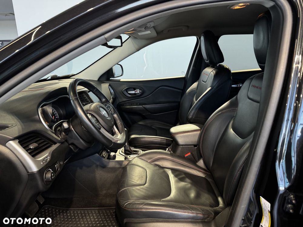Jeep Cherokee - 18