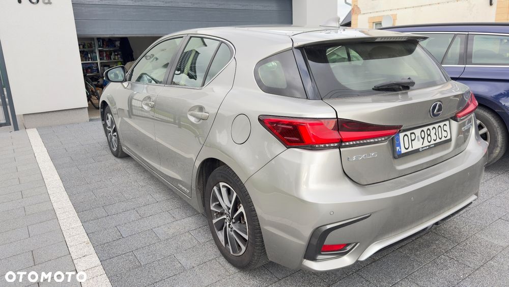 Lexus CT - 3