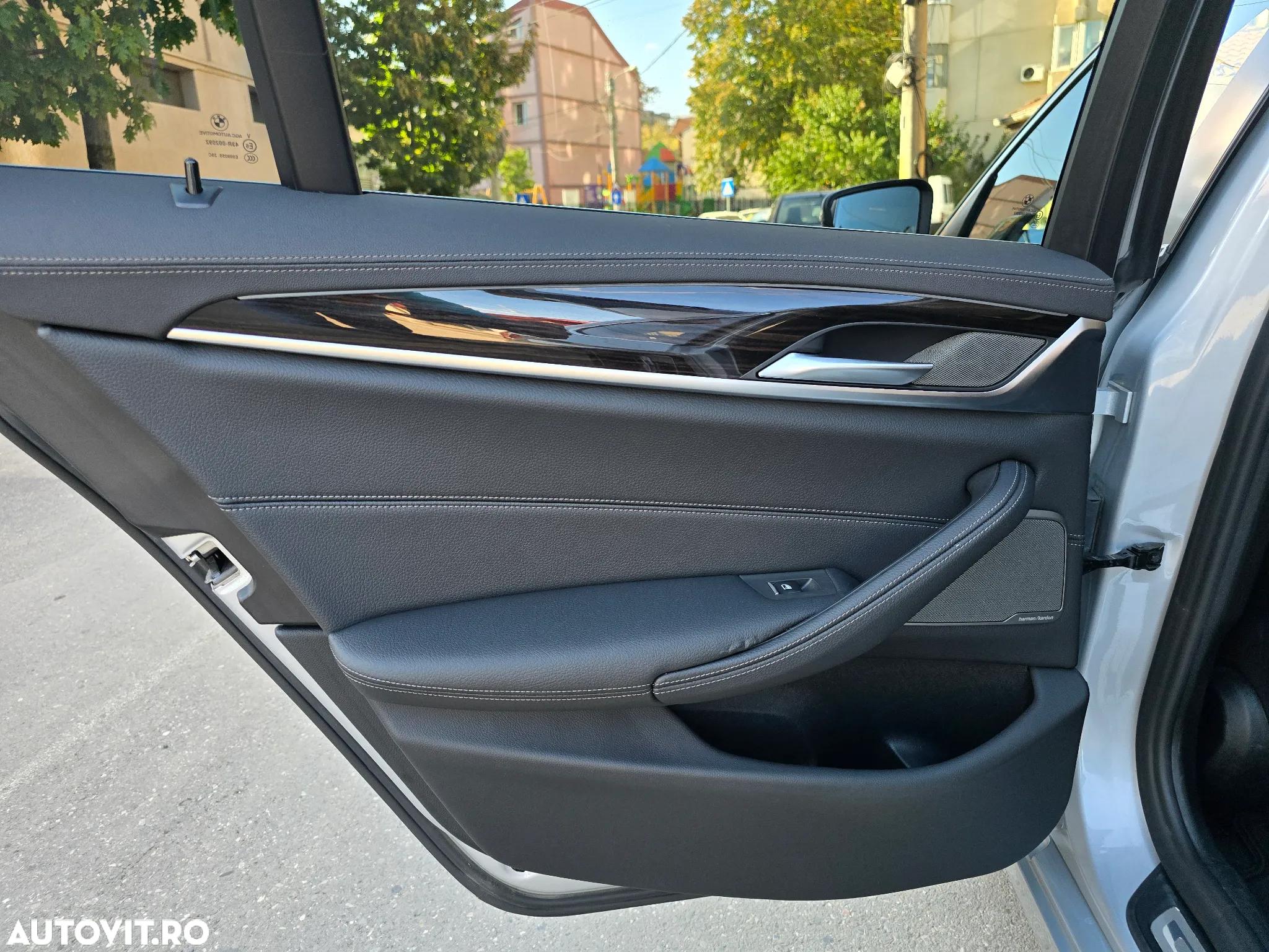 BMW Seria 5 530d xDrive Touring Aut. Luxury Line - 34