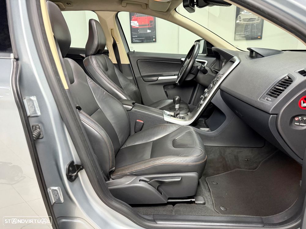 Volvo XC 60 2.4 D Drive Momentum - 24