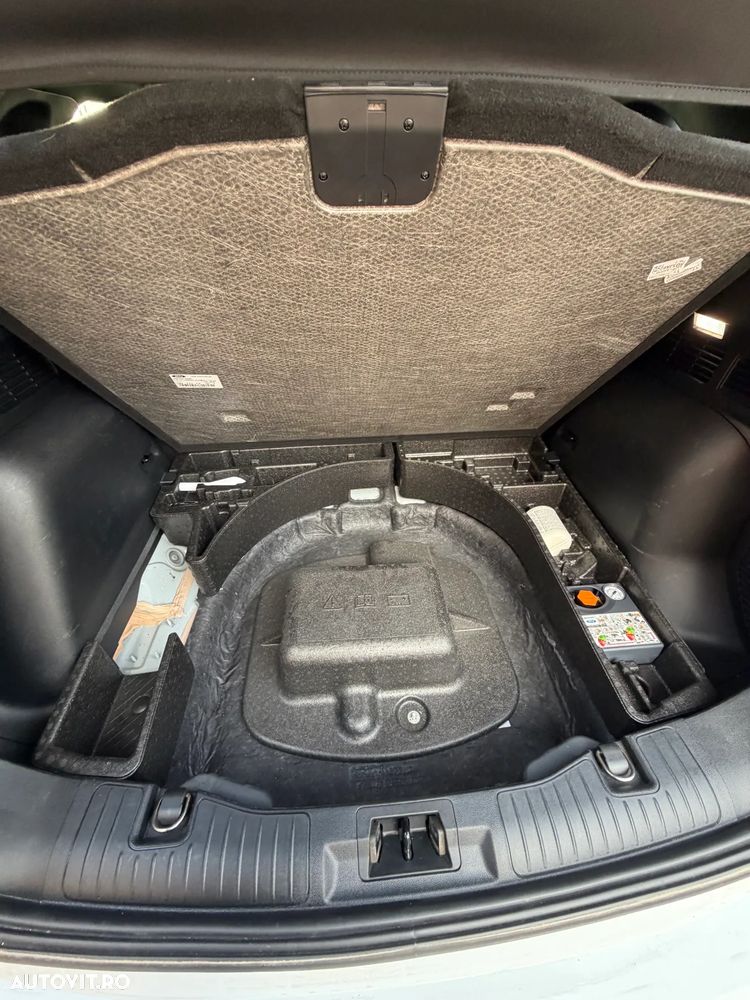 Ford Kuga 2.5 Duratec FHEV ST-LINE - 20