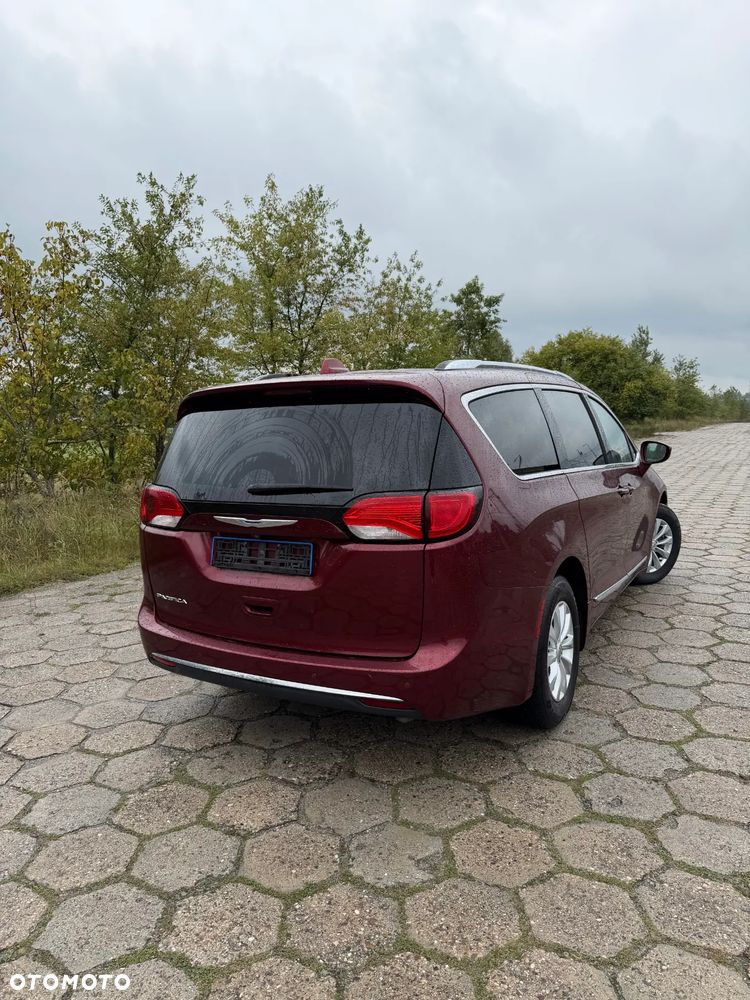 Chrysler Pacifica - 6
