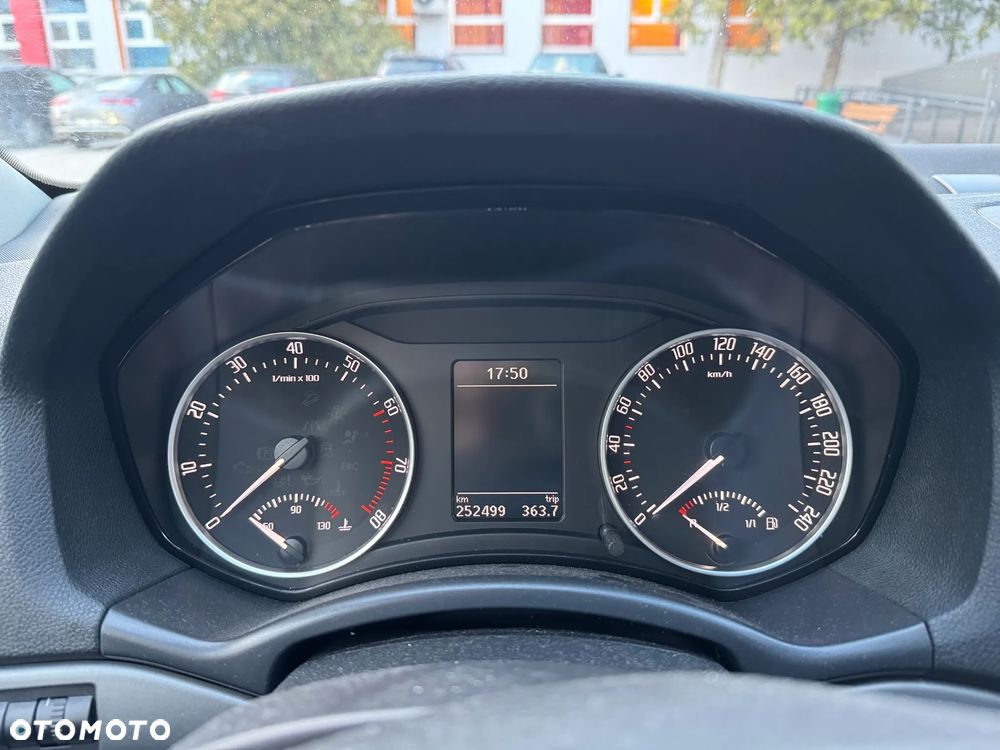 Skoda Octavia 1.6 - 13