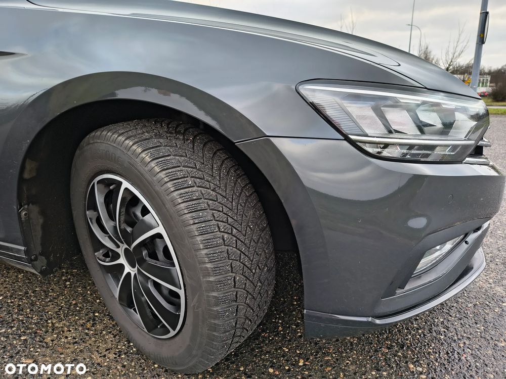 Volkswagen Passat - 11