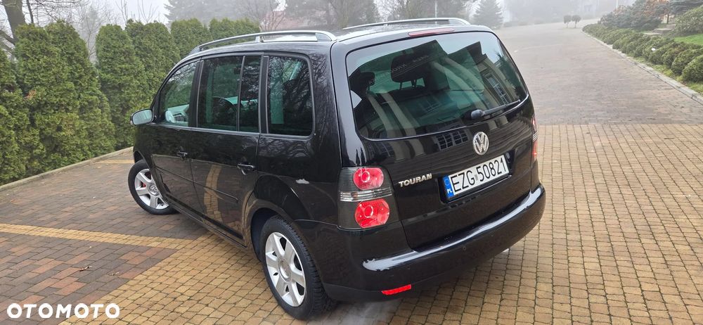 Volkswagen Touran 2.0 TDI DPF Highline - 25