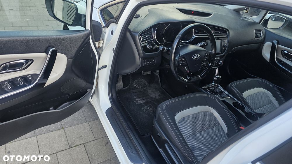 Kia Ceed - 10