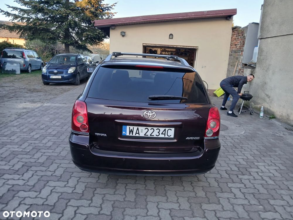 Toyota Avensis - 11