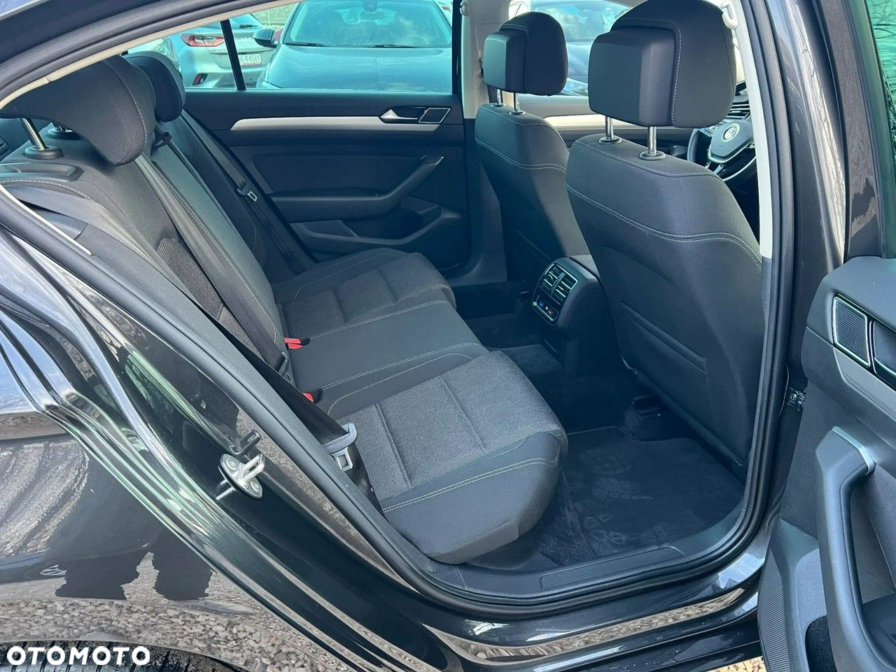 Volkswagen Passat - 10