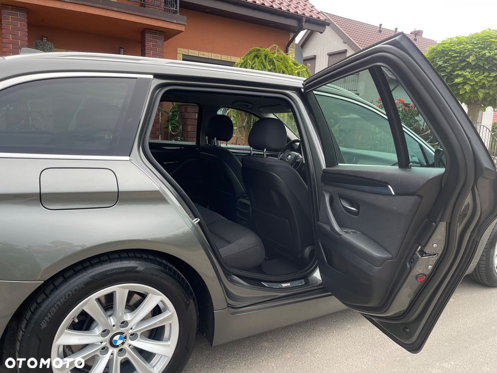 BMW Seria 5 525d Sport-Aut Modern Line - 26