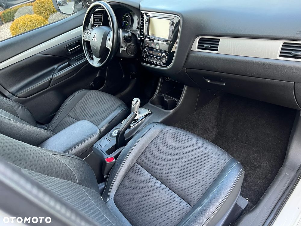 Mitsubishi Outlander 2.0 4WD Plus - 10