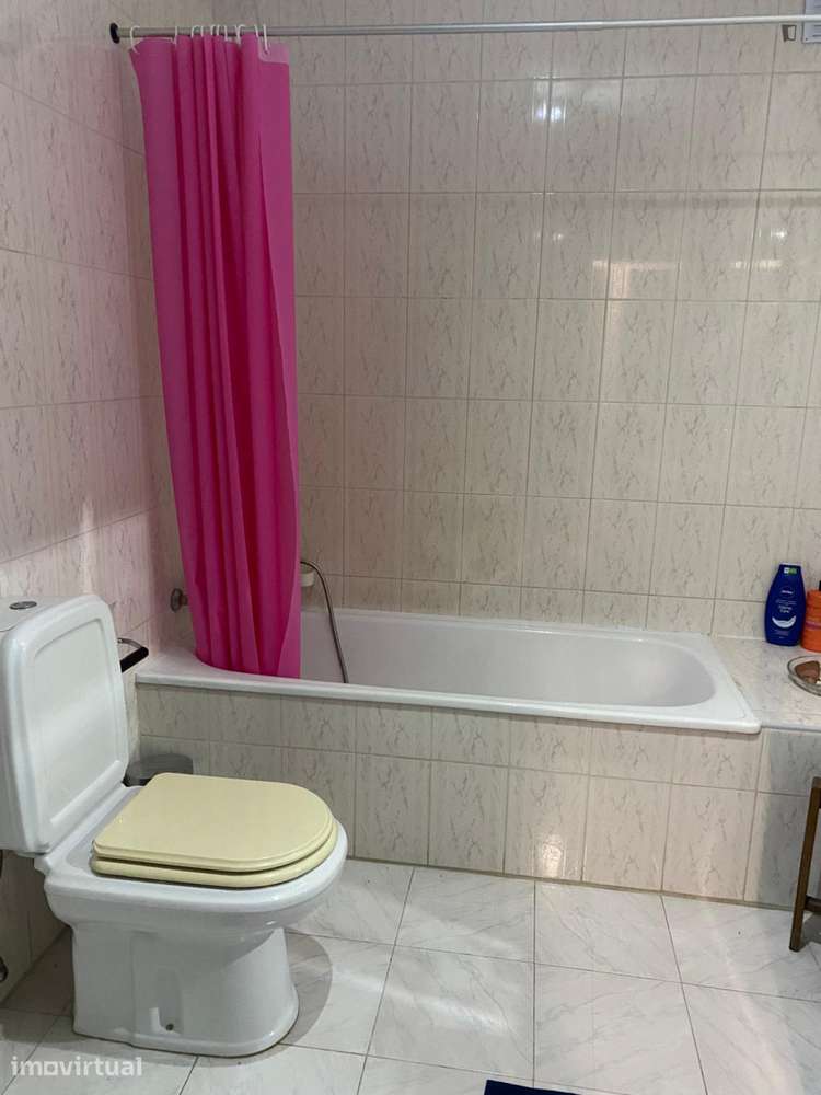 Quarto - localizado em Aveiro - Grande imagem: 3/17