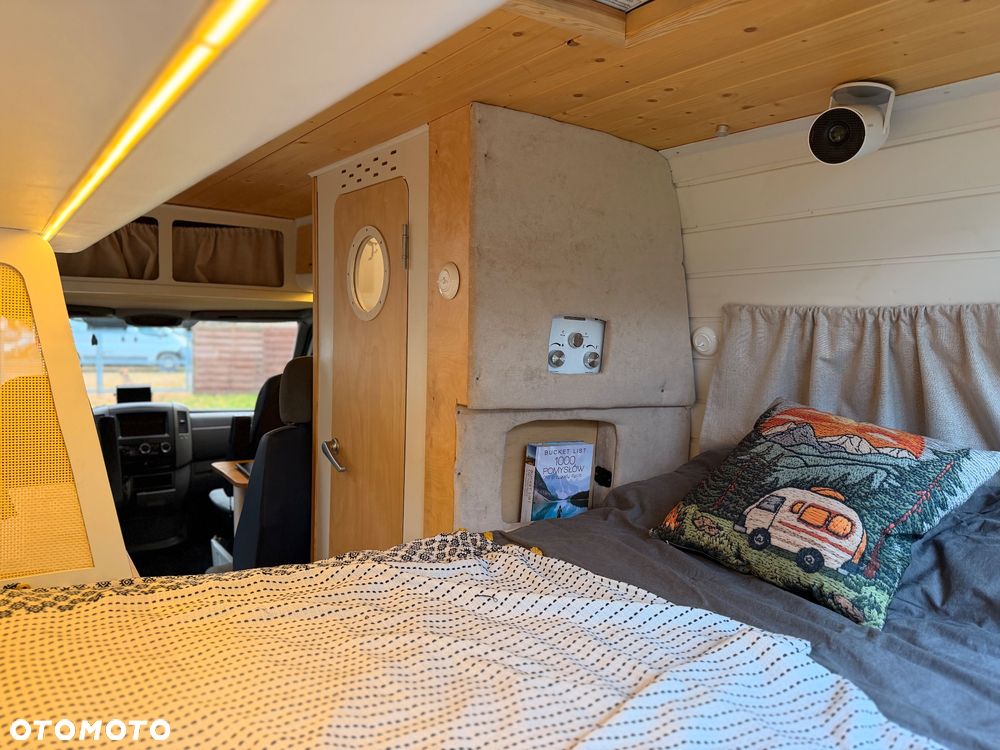 Mercedes-Benz Sprinter - 20