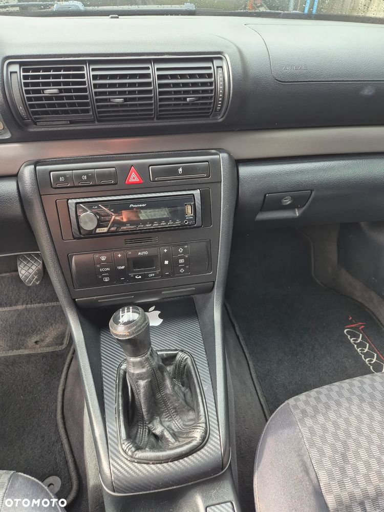 Audi A4 Limousine - 11