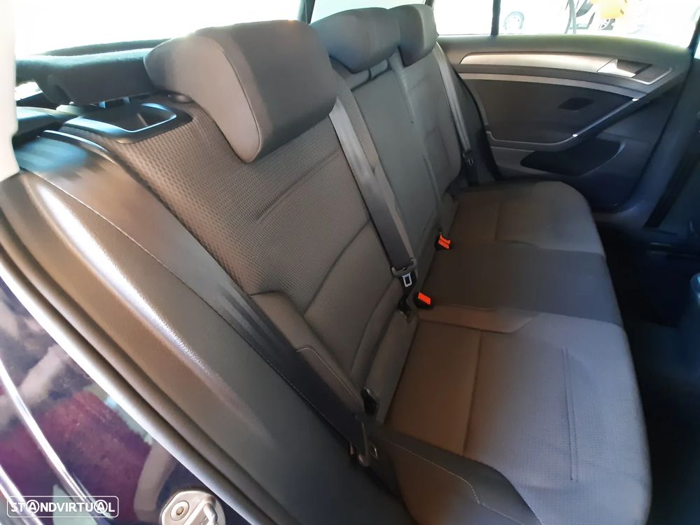 VW Golf 1.6 TDI R-Line - 25