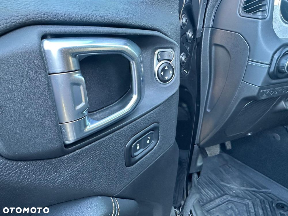 Jeep Wrangler - 8