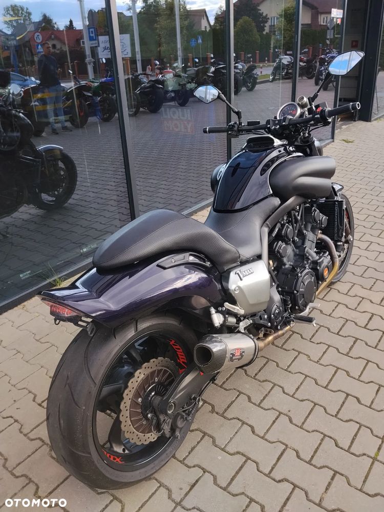 Yamaha V-MAX - 16