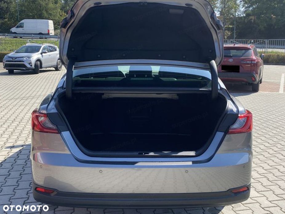 Toyota Camry - 16