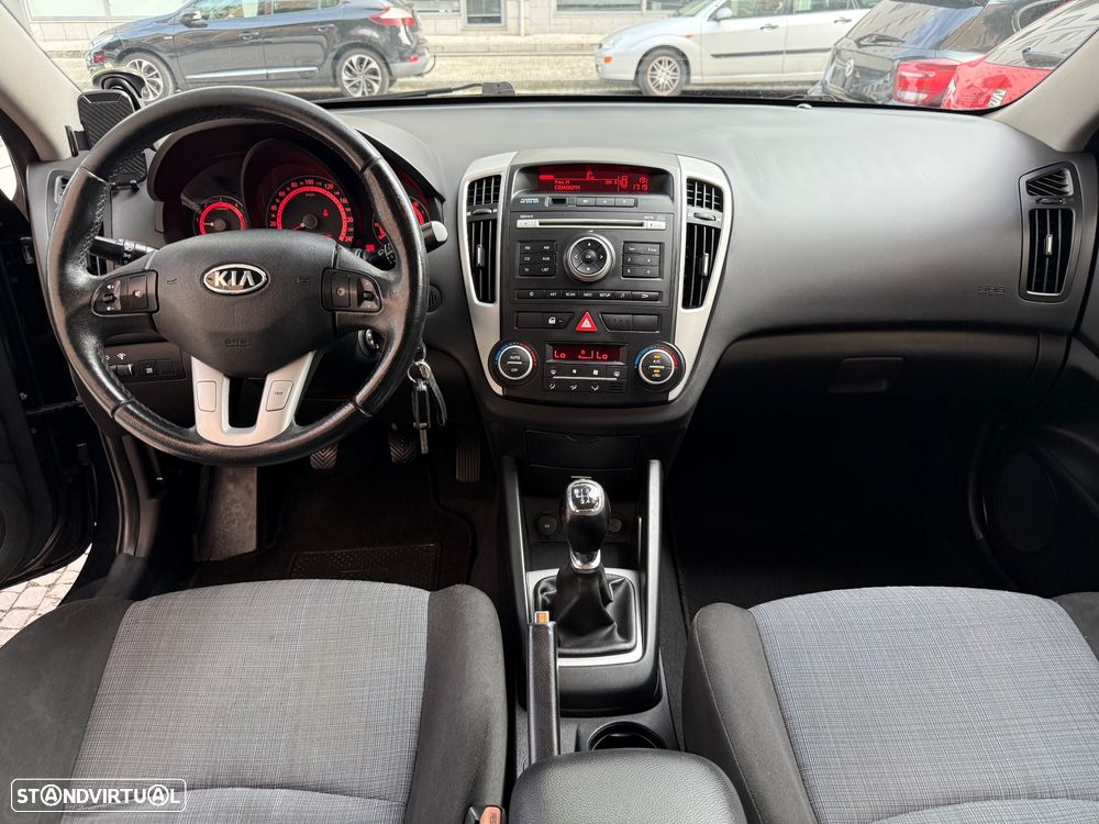 Kia Ceed 1.6 CRDi LX ISG - 14