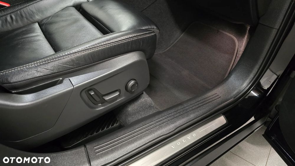 Volvo XC 40 B4 B DKG Plus Black Edition - 18