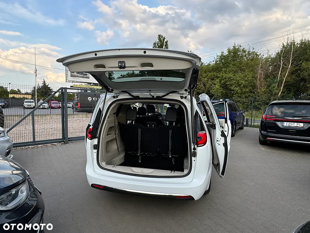 Chrysler Pacifica - 6