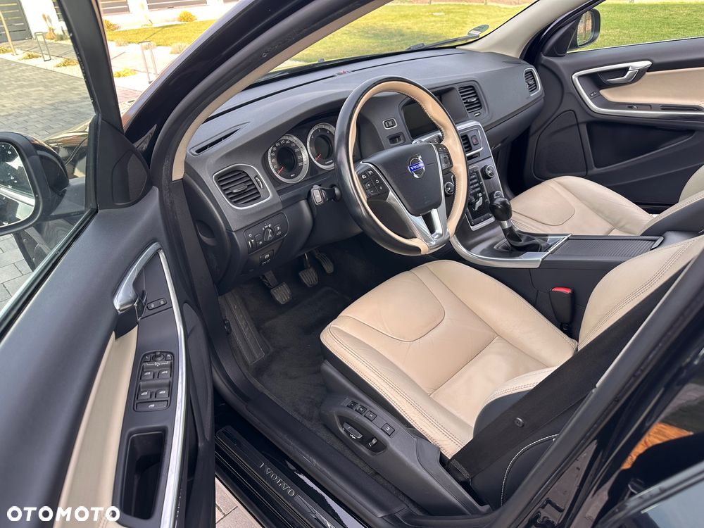 Volvo V60 D3 Momentum - 18