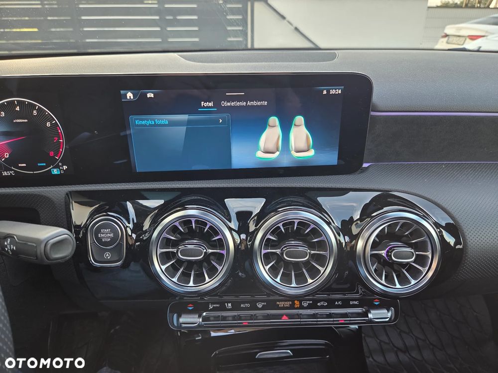 Mercedes-Benz Klasa A 220 4-Matic AMG Line 7G-DCT - 27