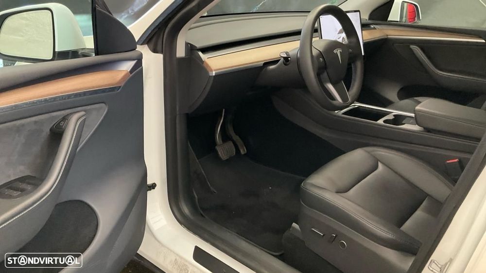 Tesla Model Y Long Range Dual Motor AWD - 3