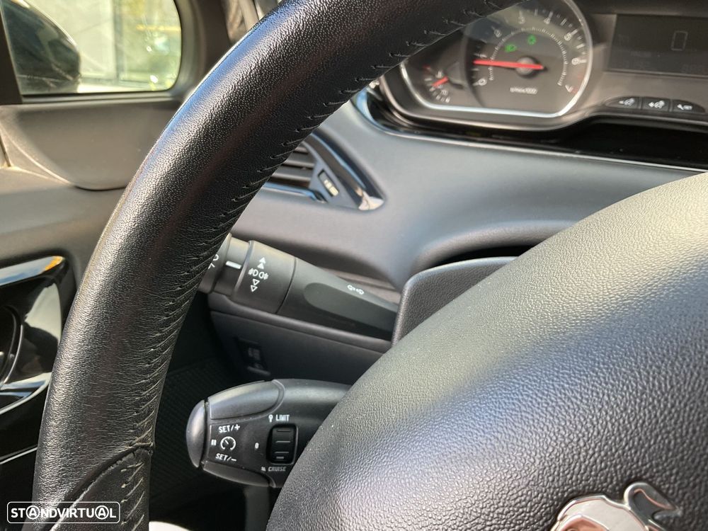 Peugeot 208 1.2 VTi Active - 38