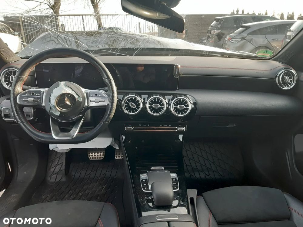 Mercedes-Benz CLA 180 7G-DCT AMG Line Advanced Plus - 11