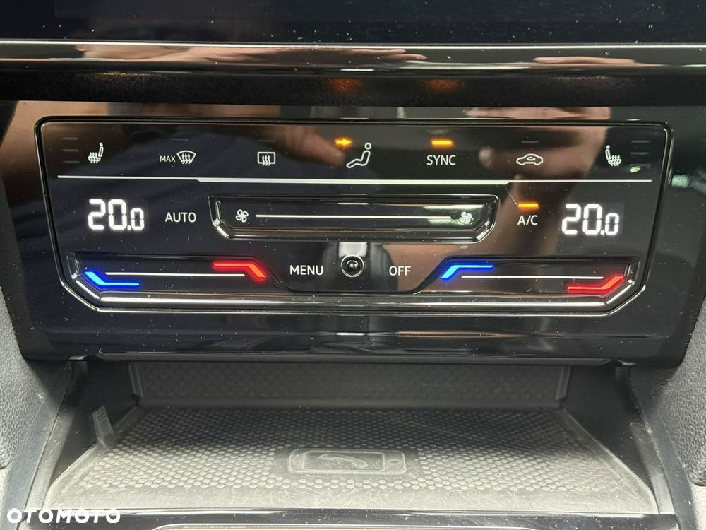 Volkswagen Passat Variant 2.0 TDI Elegance DSG - 33