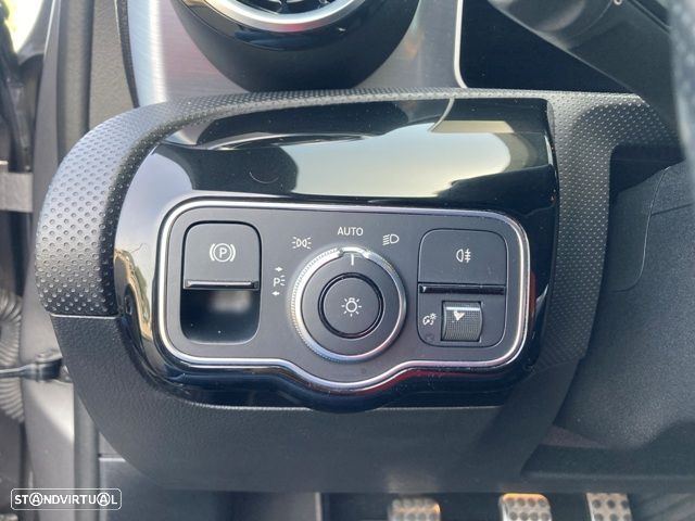 Mercedes-Benz A 180 AMG Line - 18