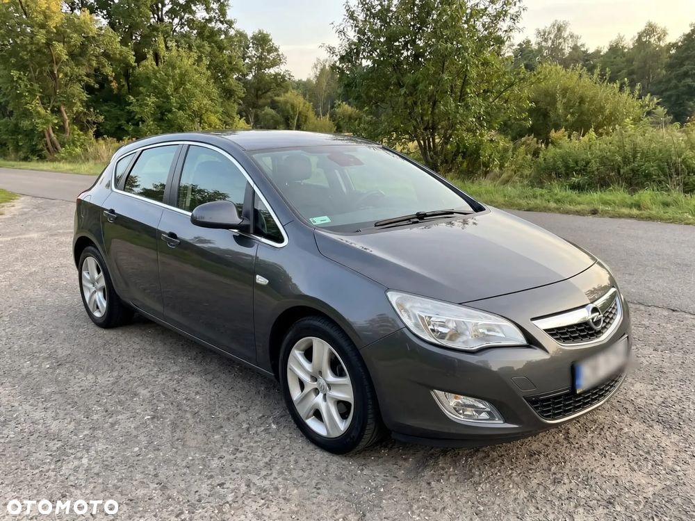 Opel Astra 2010 photo 3