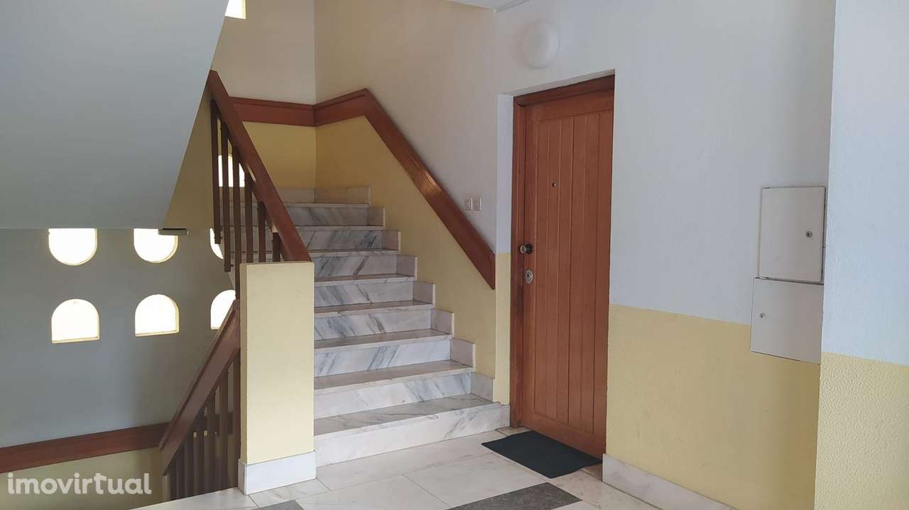 Apartamento T2  para Arrendar no Monte Estoril - Grande imagem: 2/22