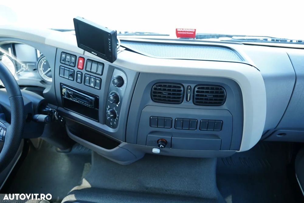 DAF LF 250 / 4X2 / LIVRARE - 7.3 + HDS HYVA HB 150X -E3 / RADIOCOMANDĂ / ROTATOARE / MAX. CAPACITATE DE RIDICARE: 5200 KG / EURO 6 - 32