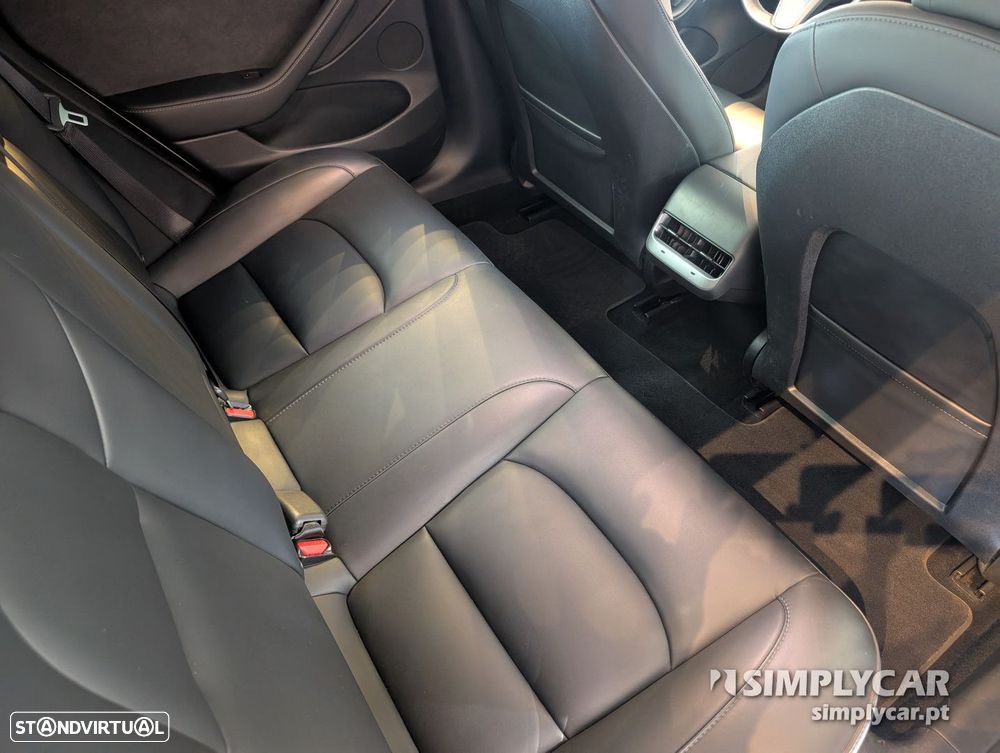 Tesla Model 3 - 10
