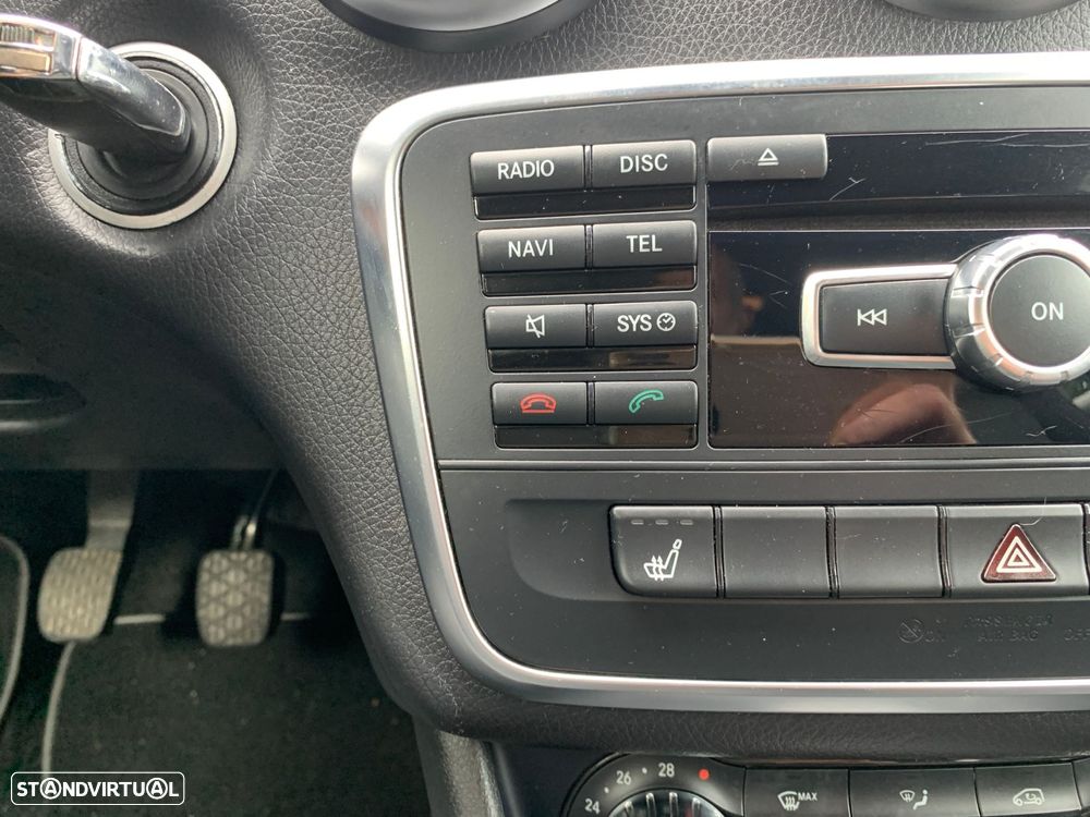 Mercedes-Benz A 180 d AMG Line - 39