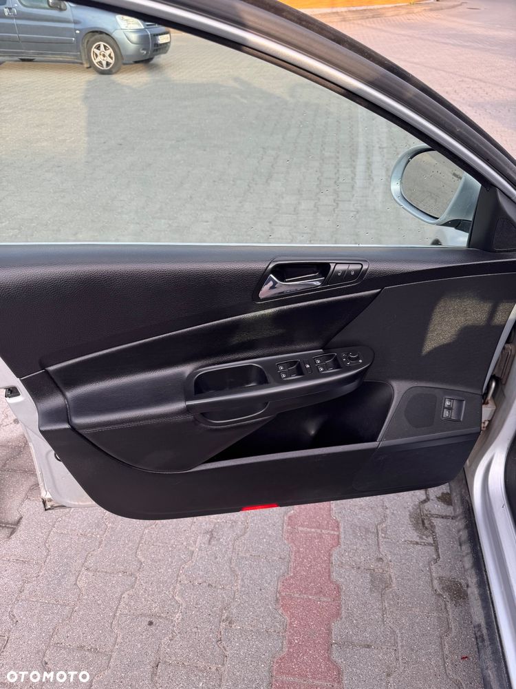 Volkswagen Passat 2.0 TDI DPF Highline DSG - 13