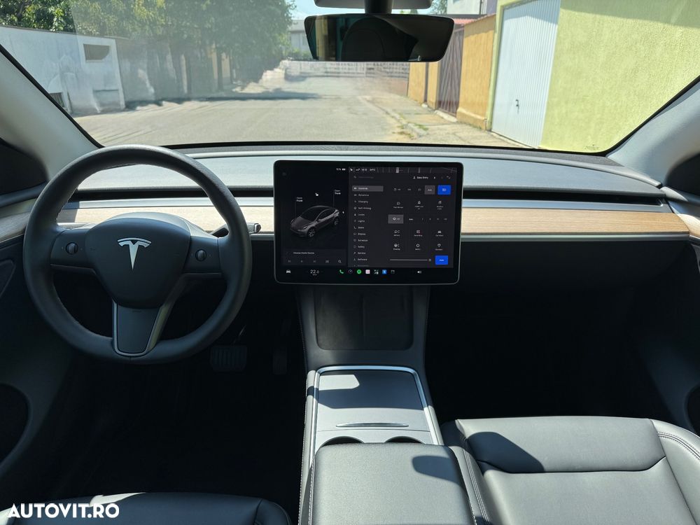 Tesla Model Y - 5