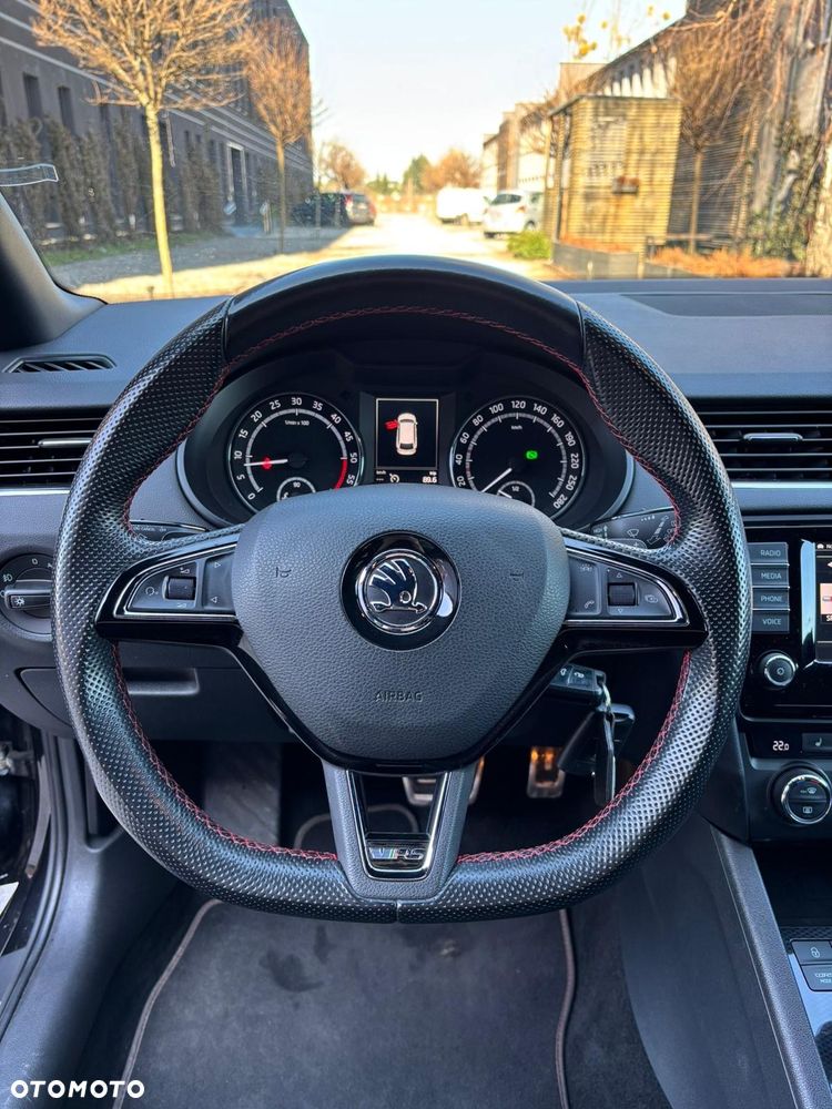 Skoda Octavia 2.0 TDI DSG RS - 33