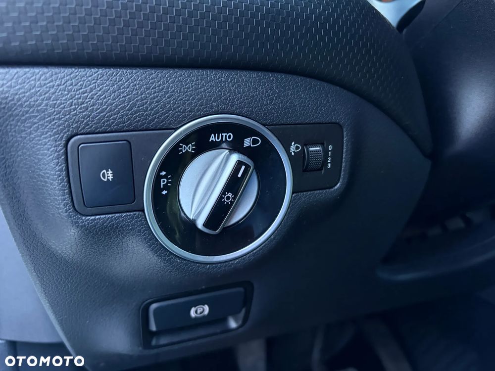 Mercedes-Benz Klasa A 200 (BlueEFFICIENCY) Urban - 30